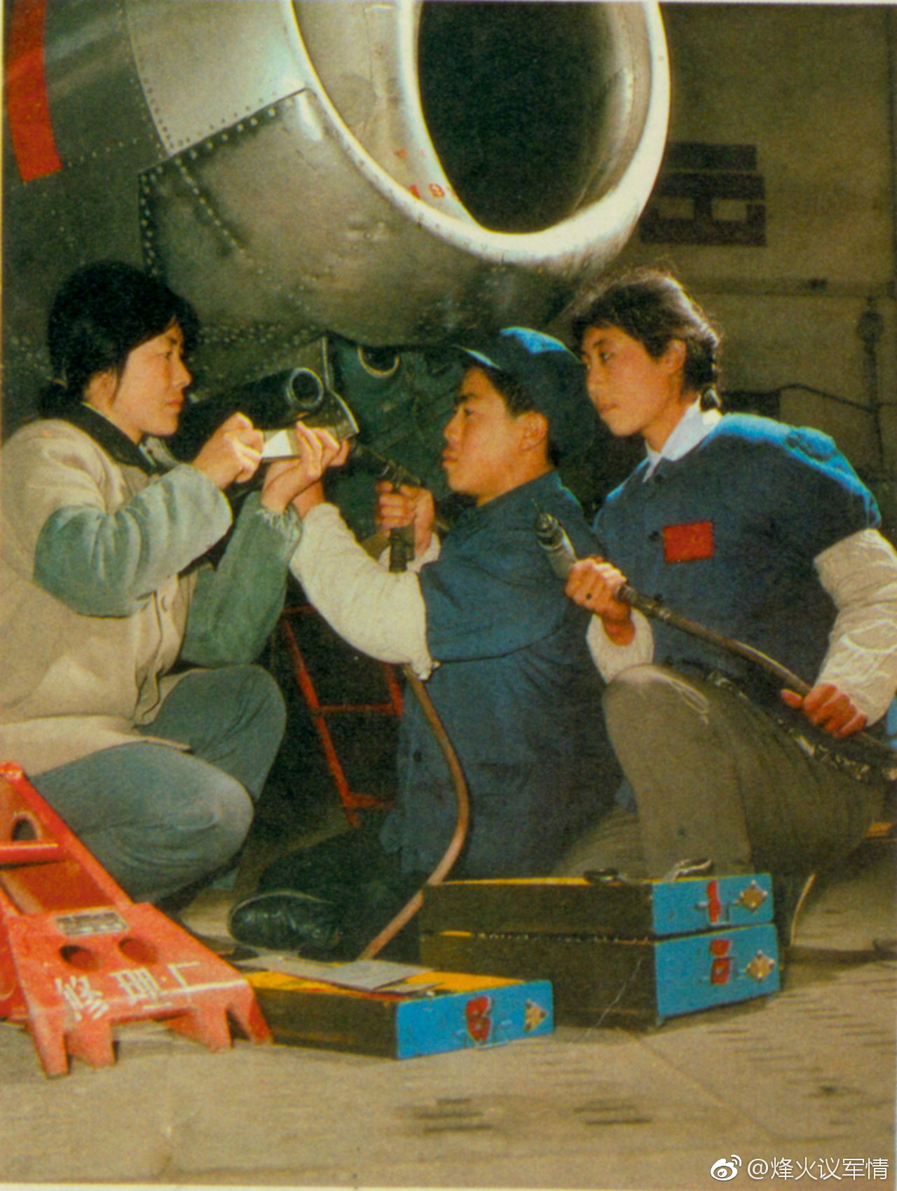 1977年6月份《解放军画报》上的几张老照片