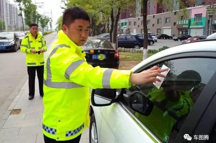 为了不被贴条而卸下车牌,结果被扣12分,车还被