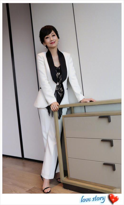 赵雅芝太狠了63岁脚踩两根细针网友为了美不要命啦