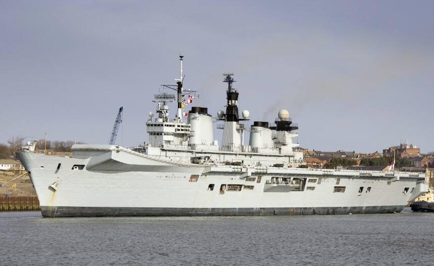 据日本国防部参谋长联席会议称,日本自卫队已经发现14艘俄罗斯军舰