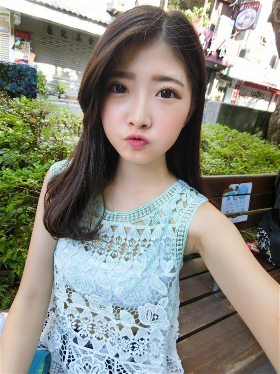 台湾美女王舒颖迷人自拍照