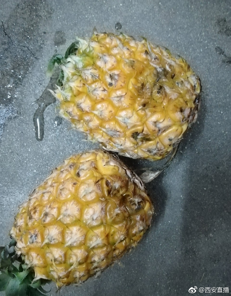 三个菠萝坏掉的图片图片