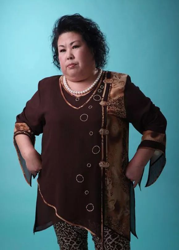 她是荧幕里的胖女人被男友骗走5万至今33年再没谈过恋爱