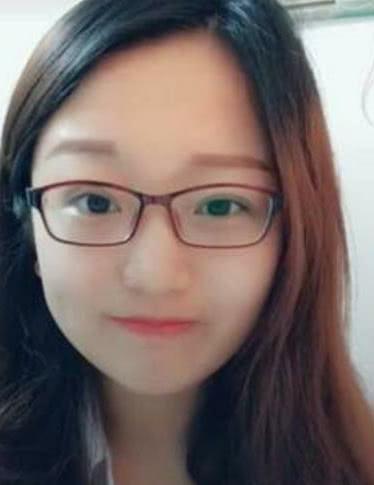 网红西瓜妹摘掉眼镜后暴露真实颜值,网友争先恐后喊其老婆