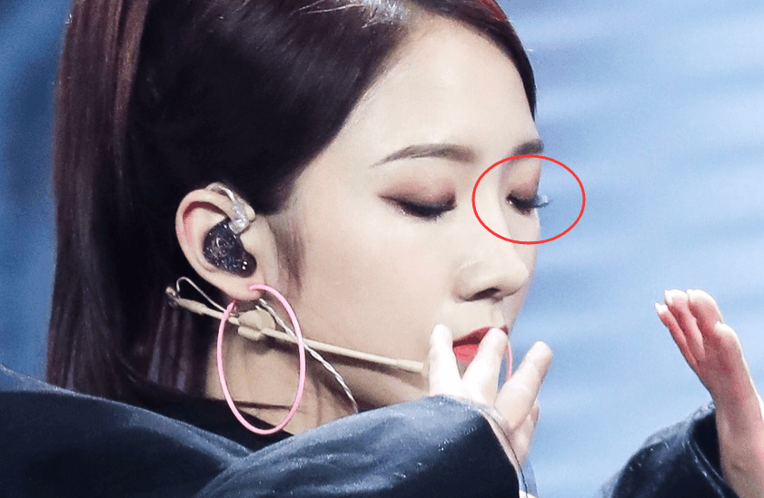 原来孟美岐不是眼小, 是眼珠子小, 小到眼睛里都是眼白