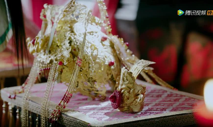 扒一扒独孤天下的凤冠特写:般若的鎏金,丽华的金玉,伽罗的塑料