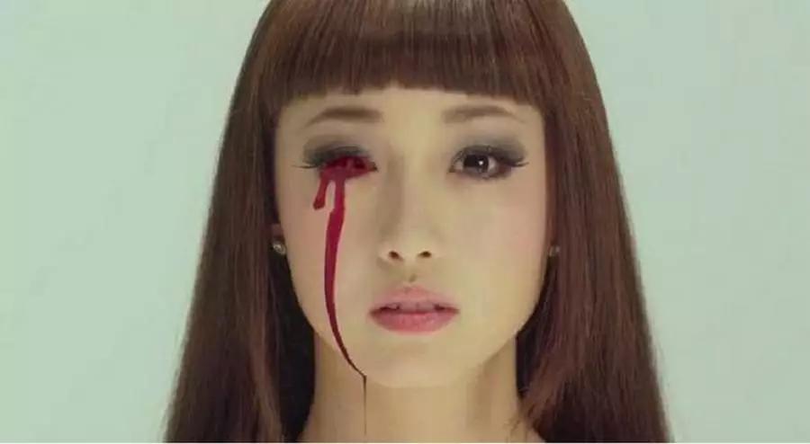 土肥圆女子疯狂整容,无法直视后遗症,竟然戳瞎眼睛?