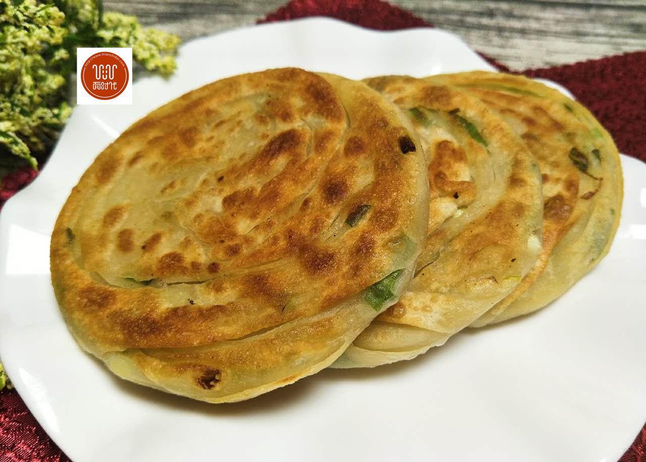 葱油饼这样做外香脆里软嫩层次多到数不清放三天都会硬