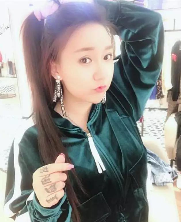 天佑"前女友"被巴扎黑"强吻"?还一脸幸福,暧昧气息十足