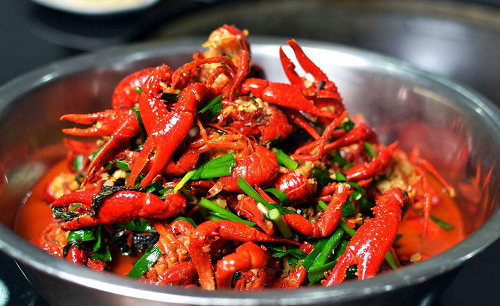 长沙的夏天,满是电视台推荐最好吃的口味虾