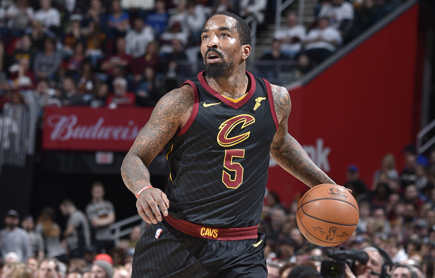 组图:骑士擒雄鹿 詹姆斯底线持球杰夫-格林暴扣