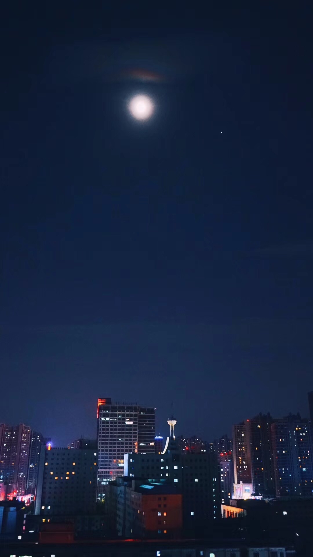 郑州凌晨3点半街头实拍,一半是心酸,一半是温暖