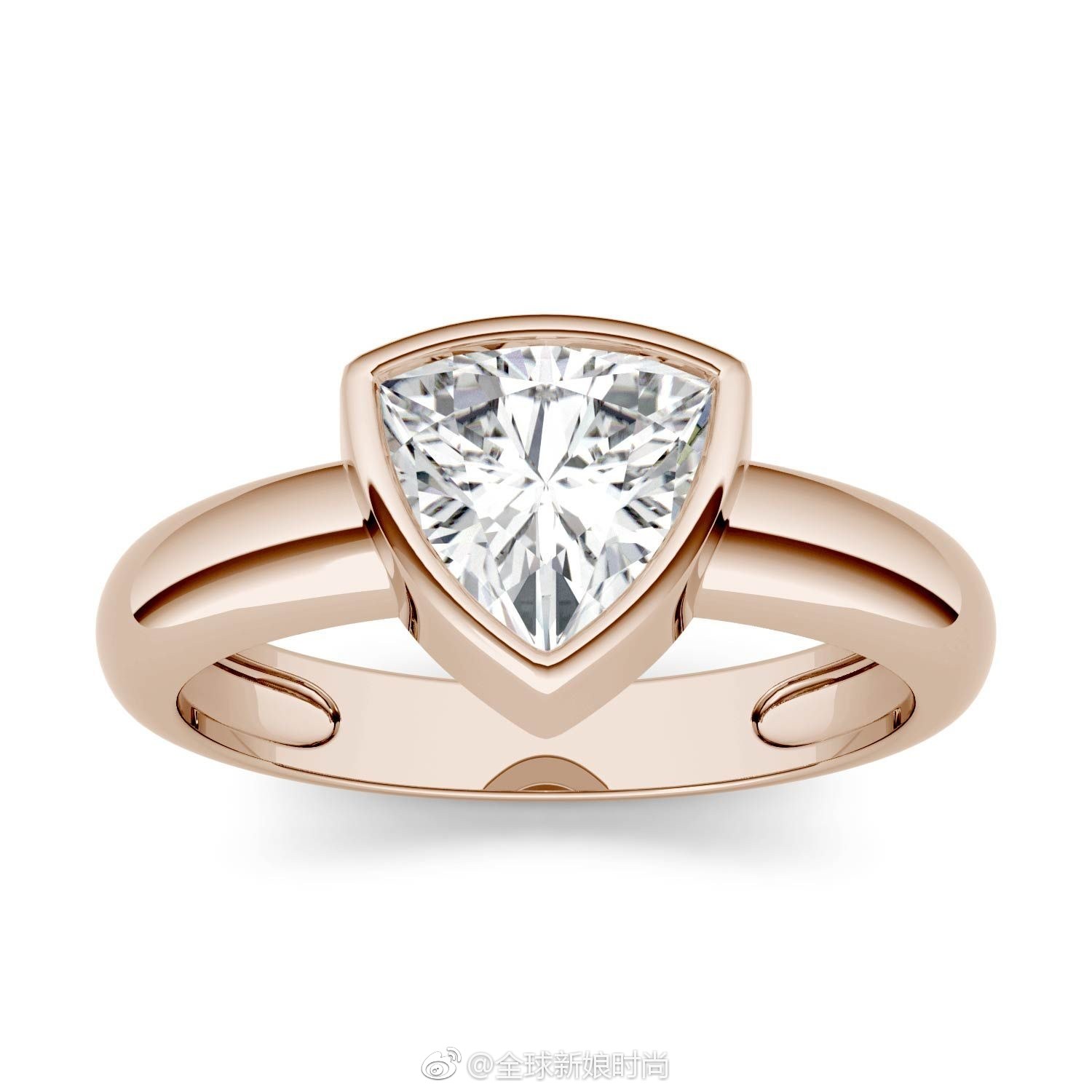 精致炫目的三角形钻戒,满足现代新娘的口味.