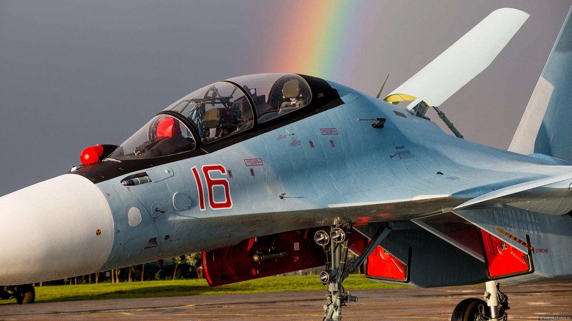 苏27头上怎么顶了个球,当望远镜都多余,其作用究竟是什么?