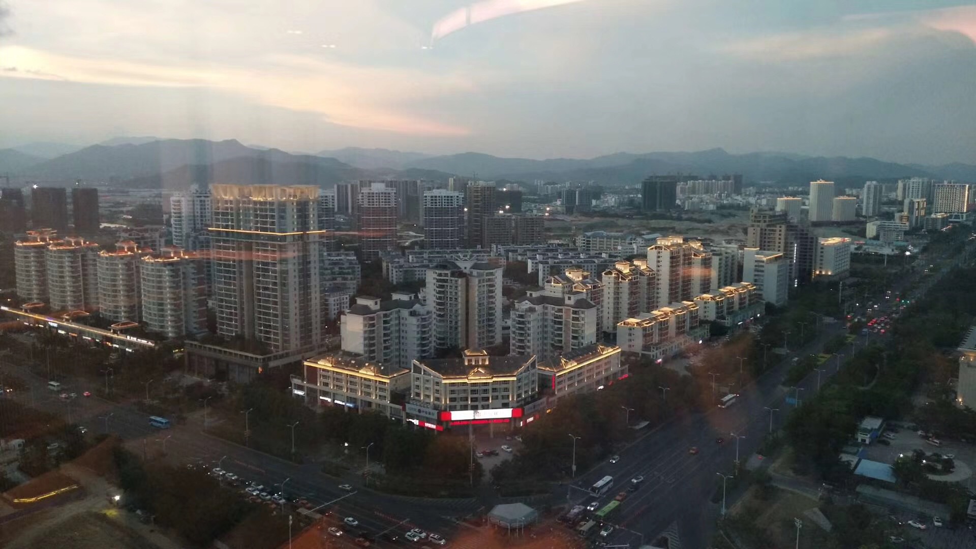 位于三亚市中心