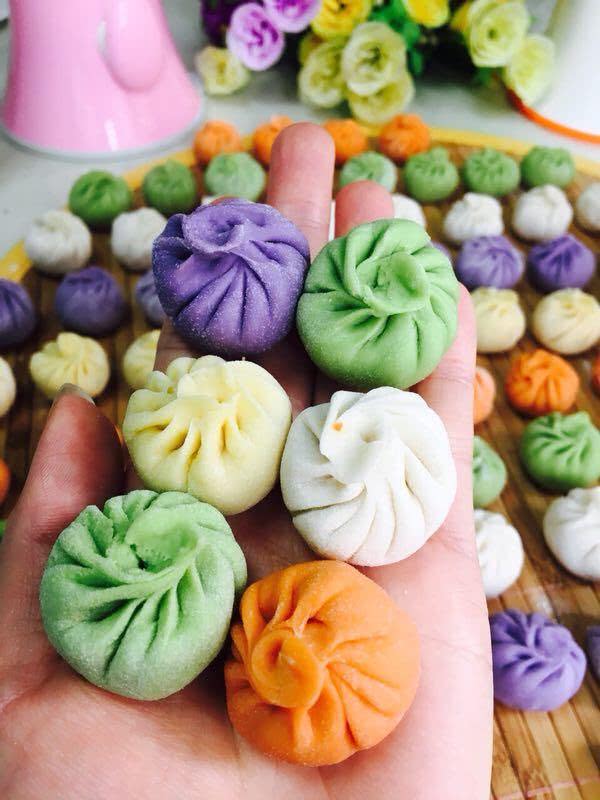 小小的包子真的能一口吃掉一个来个全家福吧,这个是没熟之前,外观非常