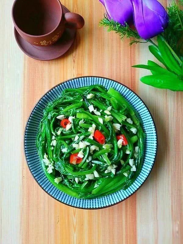 清炒油麦菜 青菜总是吃不腻,做法简单又不会长肉