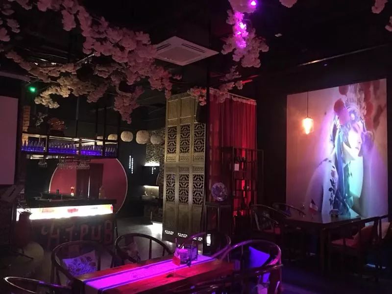 不是"醉"酩酊酒馆遇见前世今生,不是"醉"叁生酒吧邂逅三生情缘,不是"