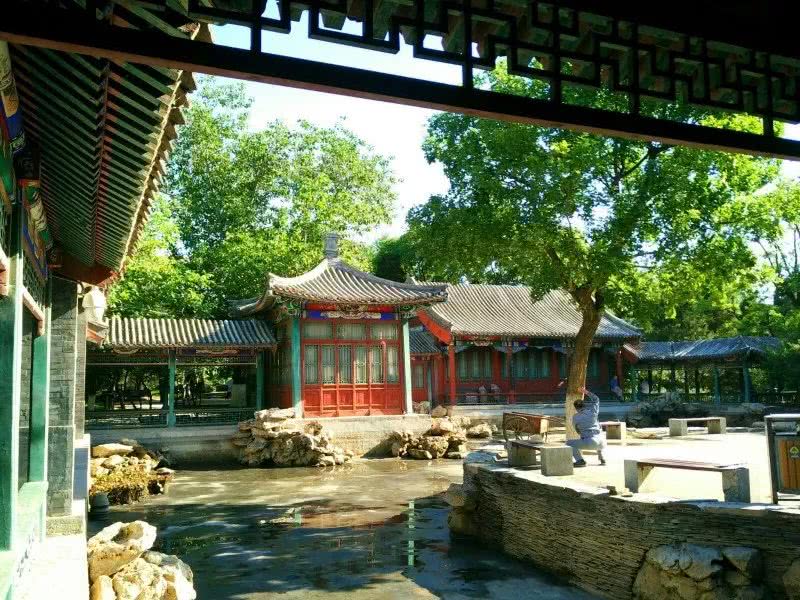 丁香书院内的风景宣武艺园还有许多别致的景色在这里漫步一个转身,一