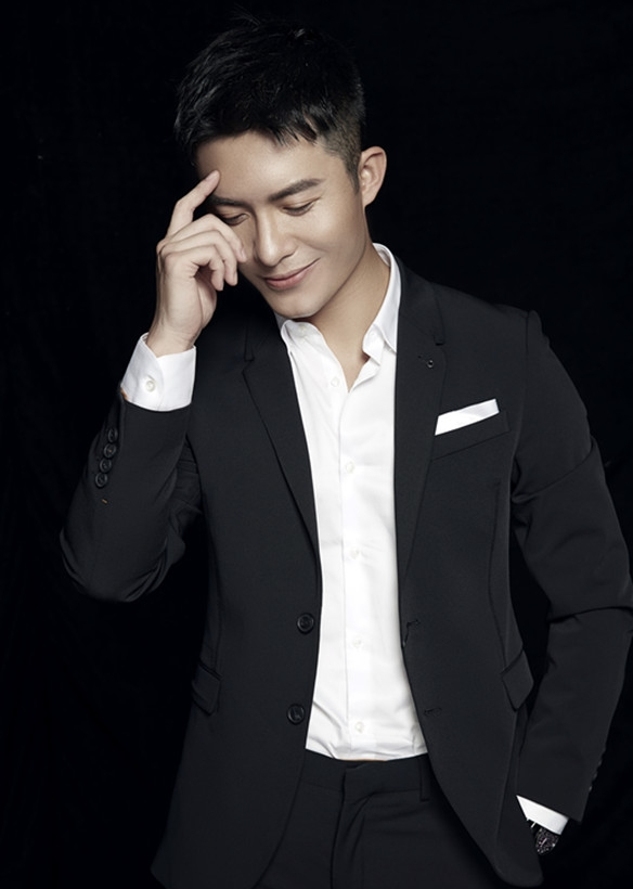 摄影图集,王关彭西装笔挺,诠释你的完美男友形象