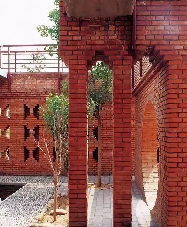 红砖除了盖房子,还能这么玩,真让人大开眼界