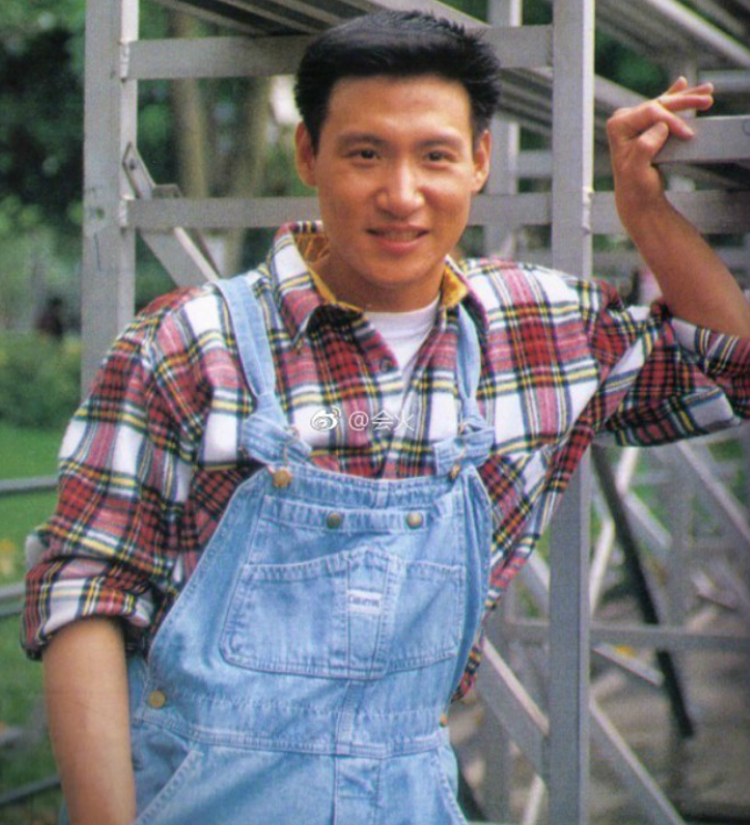 【一组珍贵老照片:满满的都是回忆,六小龄童的剪刀手亮了】歌神张学友