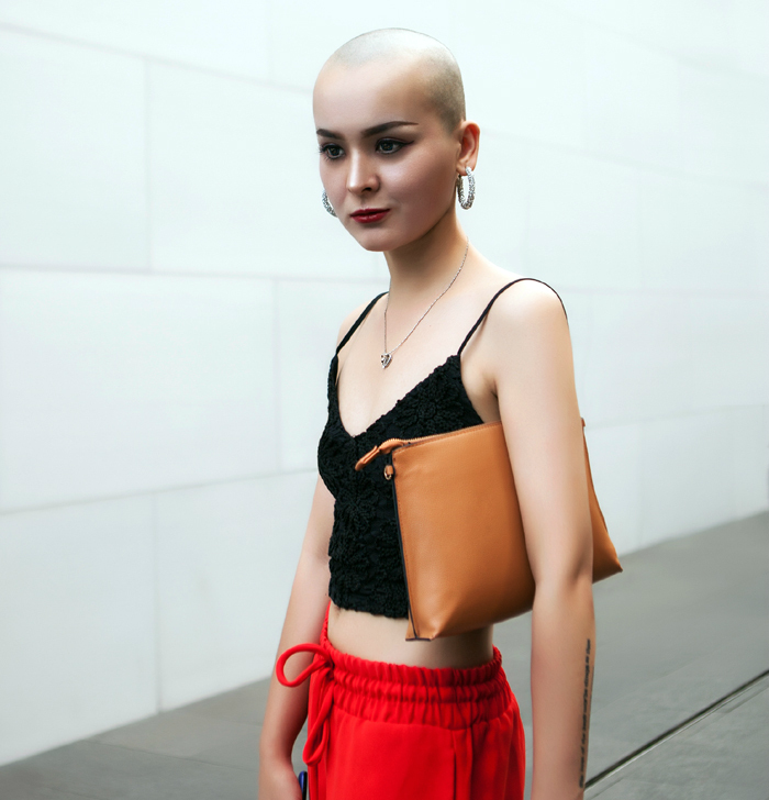 街拍人像,前卫时尚的光头美女,个个光鲜亮丽|人像|光头|小姐姐_新浪