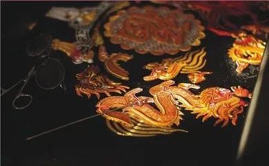 岭南粤色丨 潮绣,方寸之间的绮梦,针笔线墨绣出广东故事