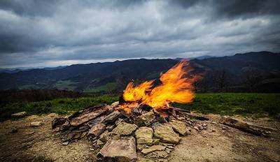 世界上最小火山,连续喷发100多年,当地人用来烧烤,你想去吗