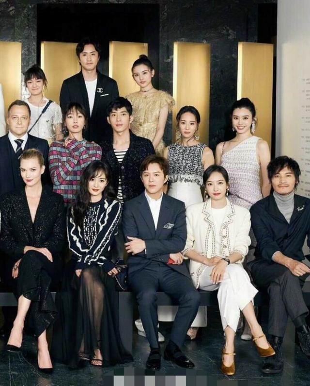 chanel晚宴合照:明星合照位置选择标准暴露了,刘诗诗稳占c位