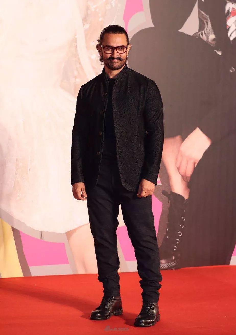 《摔跤吧爸爸》的阿尔米汗真的是超级帅~打开新浪新闻赵薇跟成龙大哥