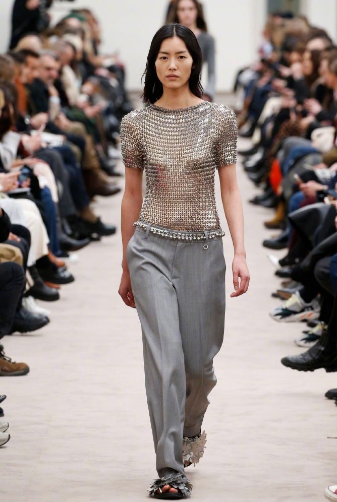 国际第一超模肯豆封面大片,身材气质爆棚,10个刘雯也比不上