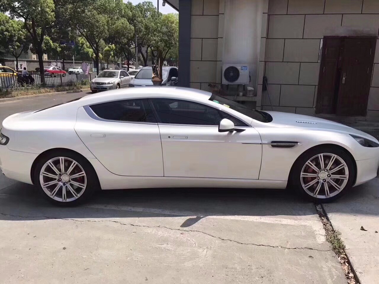 最漂亮的4门跑车,没有之一-阿斯顿马丁rapide