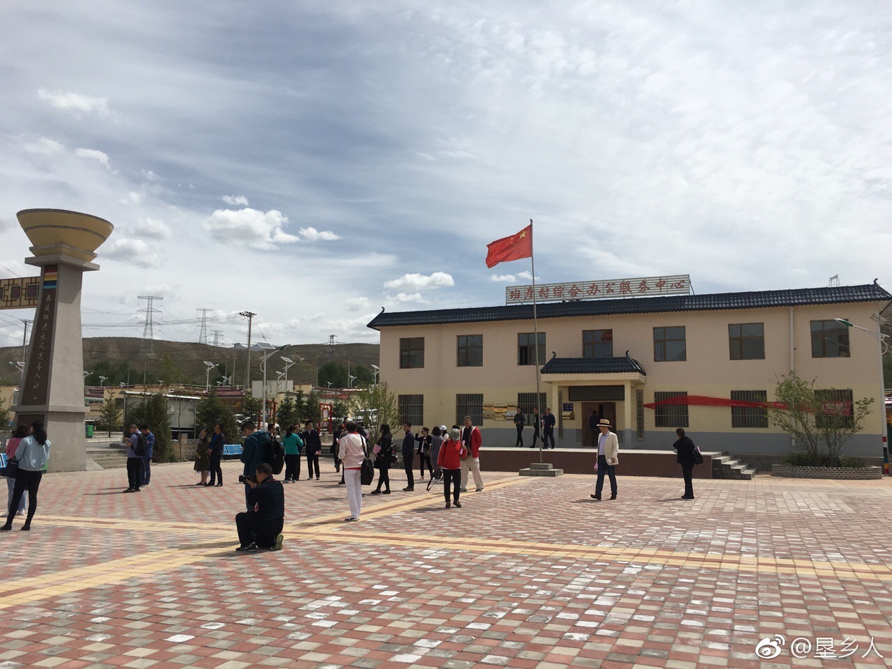 从贫穷山沟沟到人人关注的现代化新村,互助县班彦村正在往小康的路上