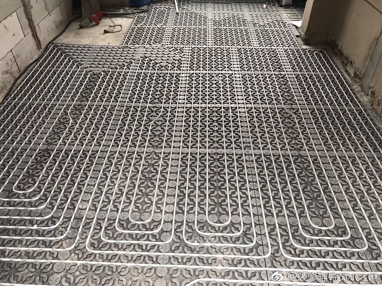 石墨烯地暖铺设现场