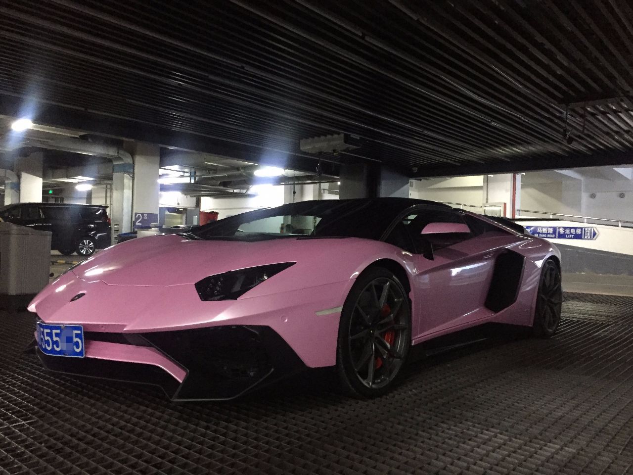 宁波网红兰博基尼车牌号4个5一年保险将近30万