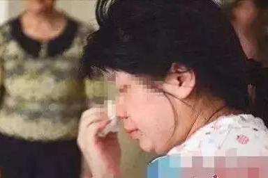 剖腹产生下女儿一个月后,伤口发臭流脓水,医生