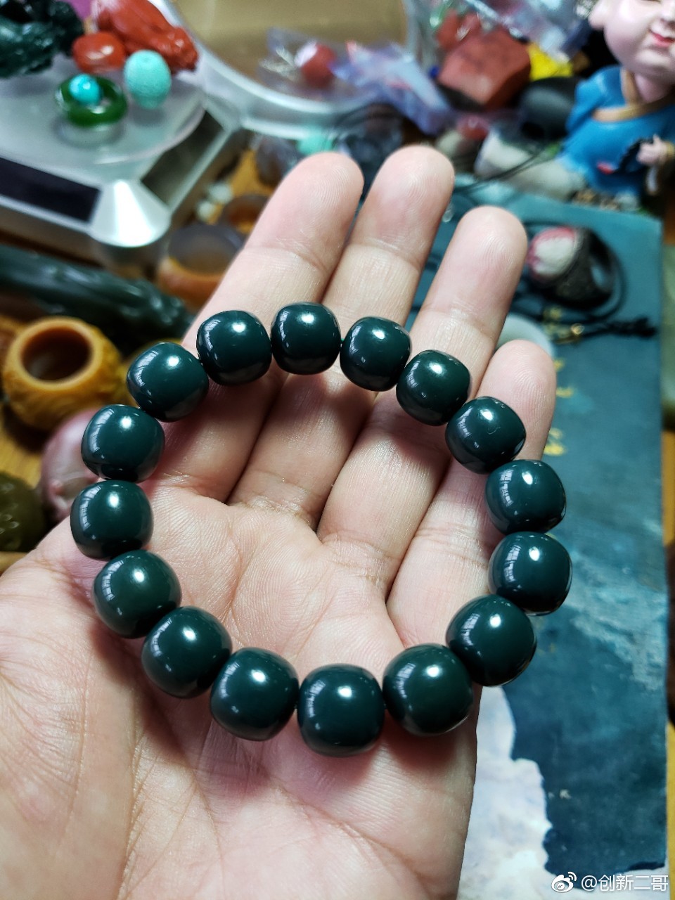 色稳不飘内敛大气彰显品质阿拉善老油绿精美老型珠手串雅赏