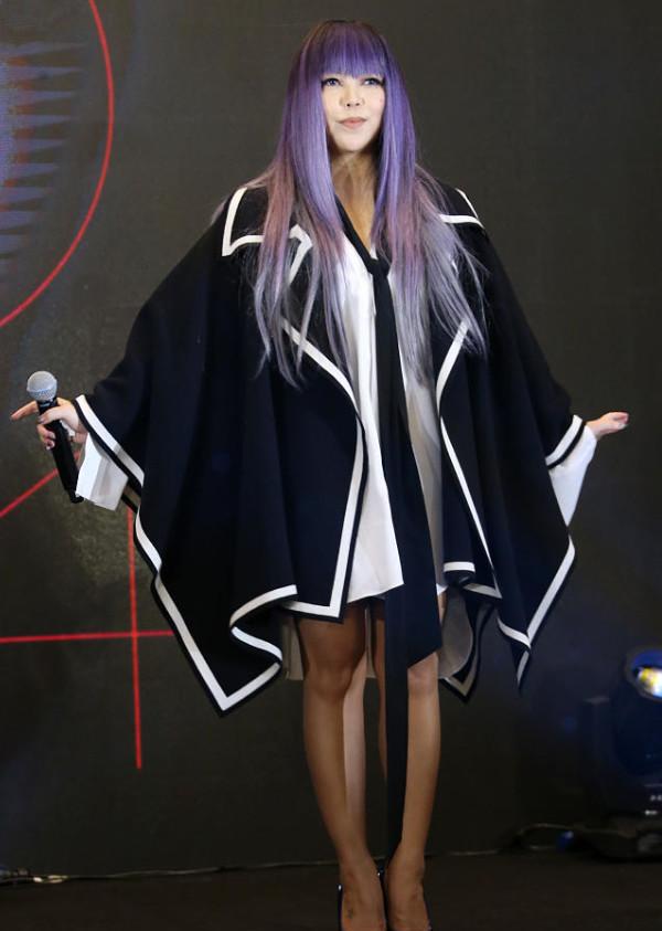 张惠妹脚踩20cm恨天高,好像瘦了一点!