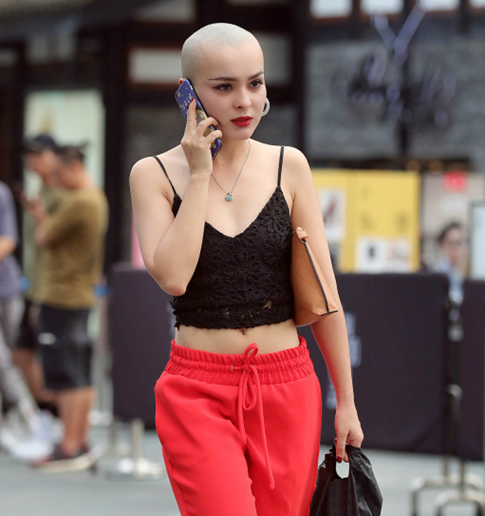 街拍人像前卫时尚的光头美女个个光鲜亮丽