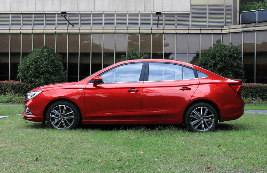 全国首辆荣威i5到店,红色实车比全新逸动还帅,售价也终于有了实锤