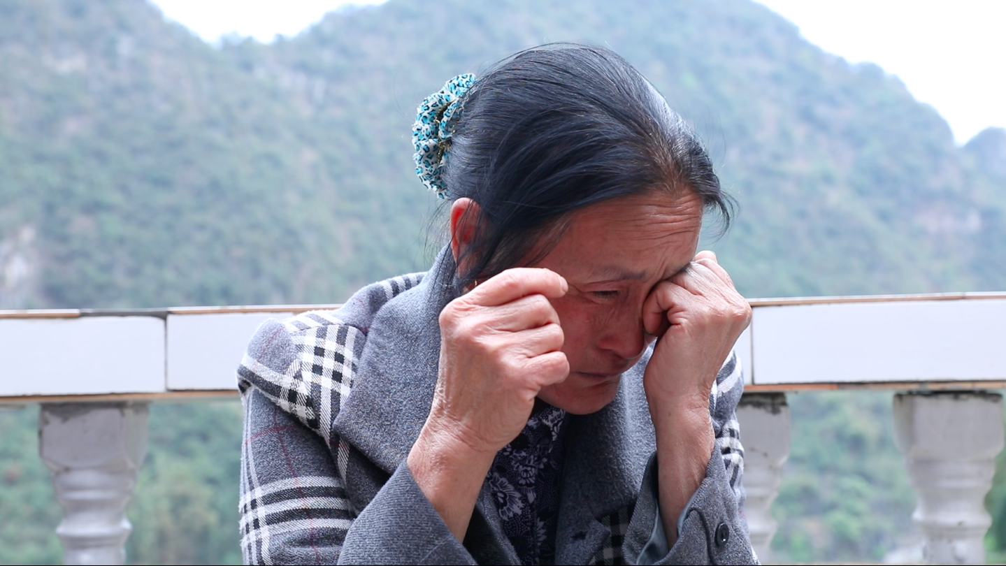 贵州农村老人,独子和女儿去世后,上门女婿却狠心离开!_新浪看点