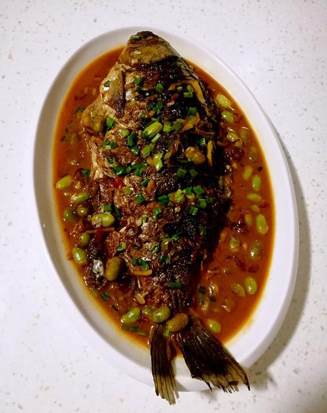 美食推荐:家常菜鲫鱼烧毛豆