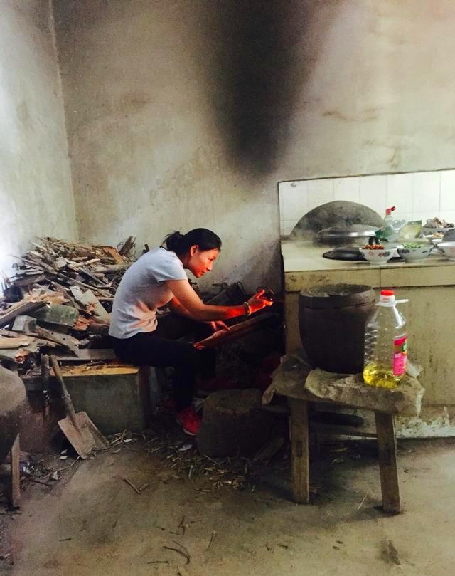 第一次去农村男友家, 姐姐做饭的场景让我不想嫁农村