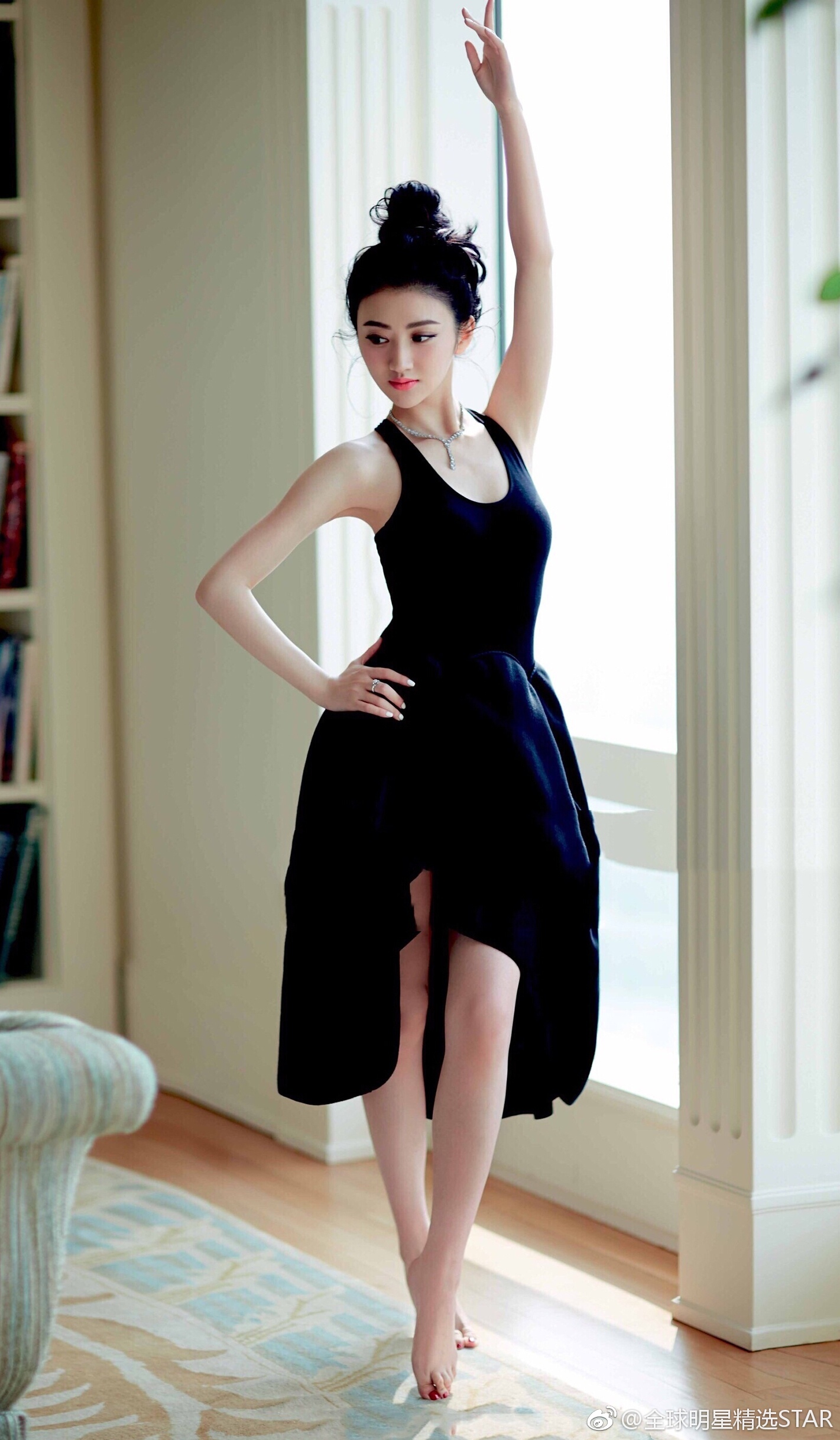 美女明星景甜时尚写真一颦一笑好美