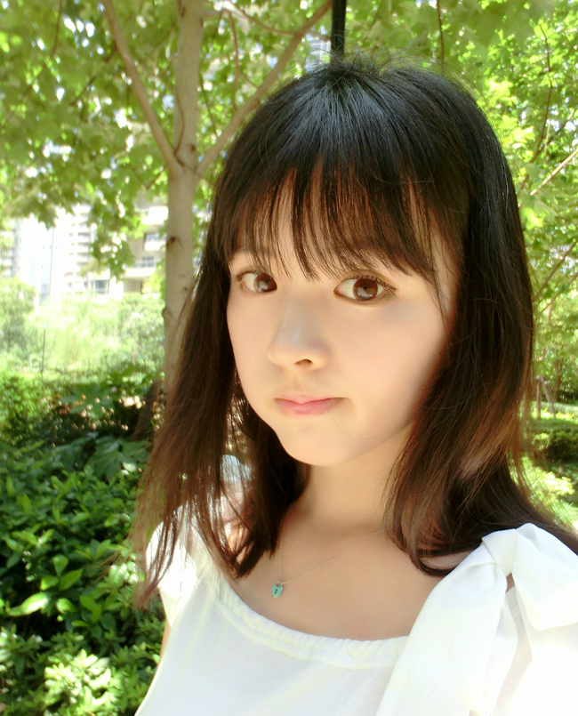 圆嘟嘟的小脸蛋粉嫩迷人甜美的笑容非常温暖人心