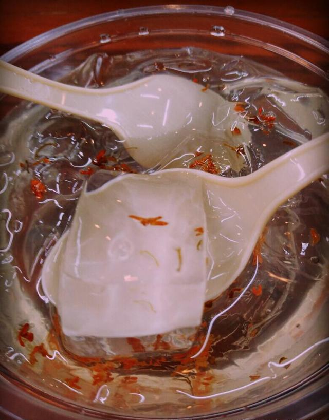 07,木莲冻 小时候都是妈妈用浸泡好的木莲籽挤出汁水来做的,加点红糖