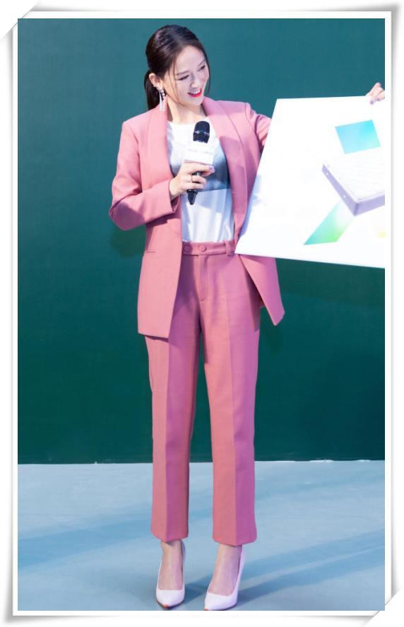 39岁陈乔恩和31岁刘诗诗同穿粉西装真嫩还是装嫩瞬间一目了然