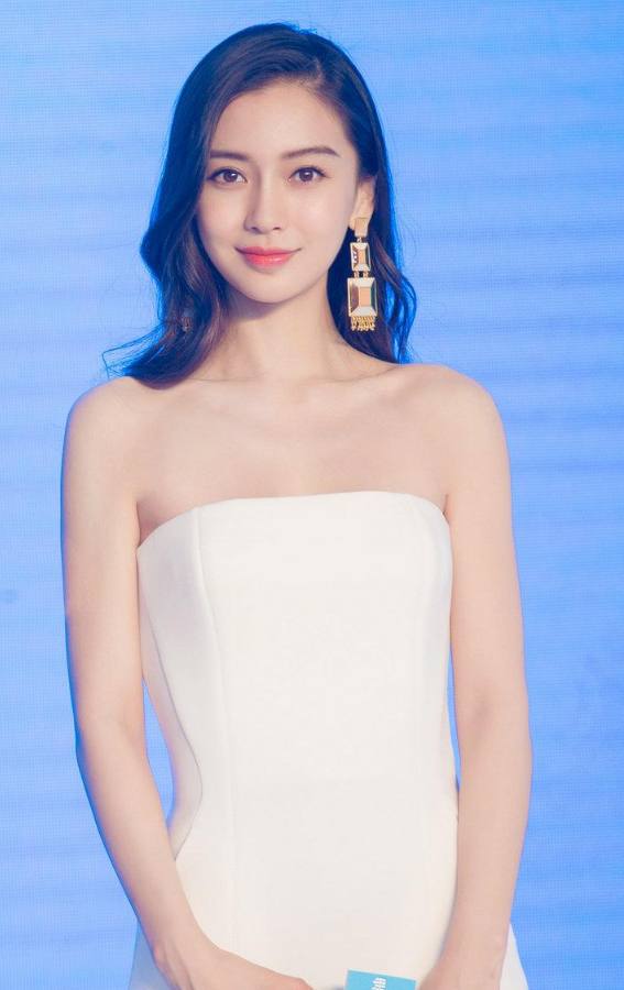 女明星抹胸裙大比拼邓紫棋终于穿对了而范冰冰却尴尬了