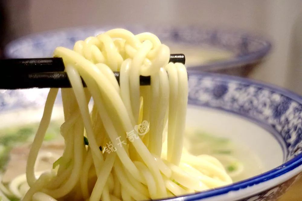 大宽、中宽、韭叶、二细、三细、毛细，西北牛肉面了解多少|牛肉面|中宽|细面_新浪新闻